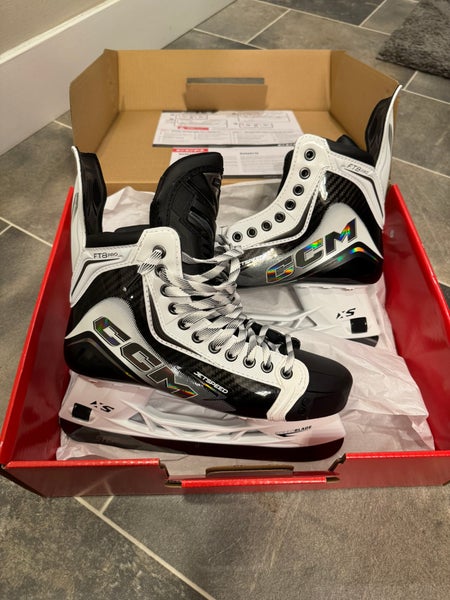 White CCM JetSpeed FT8 Pro Hockey Skates Regular Width Size 9 (New)