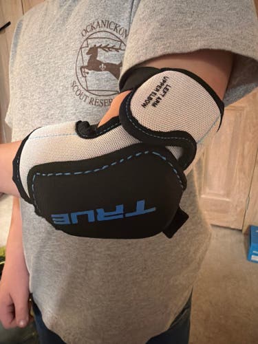 Youth Medium True Elbow Pads (Used)