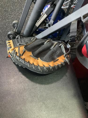 MacGregor (Used) Brown Right Hand Throw Baseball Glove