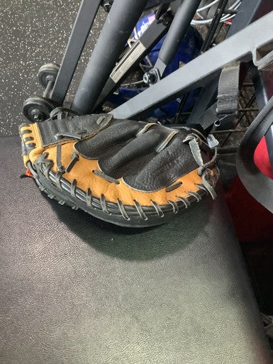 MacGregor (Used) Brown Right Hand Throw Baseball Glove