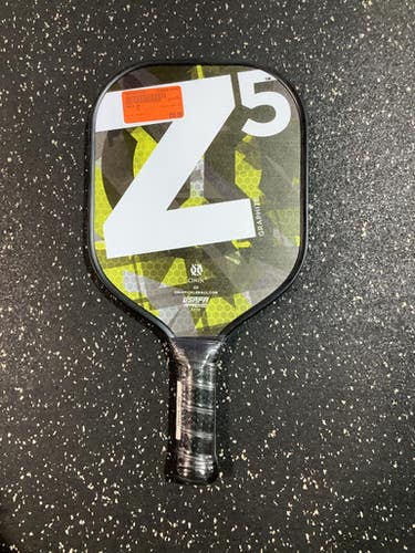 Used ONIX Z5 Pickleball Racquet Black 10743-S000462888