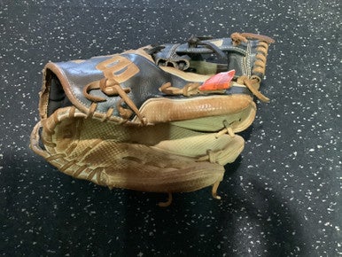 Wilson (Used) Right Hand Throw 11.5" Baseball Glove