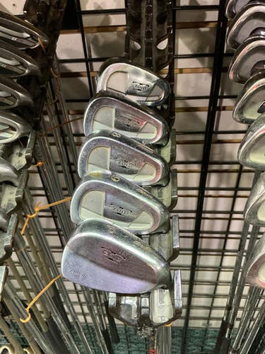 Mizuno Used Right Handed Men's Regular Flex Steel Shaft Iron Set