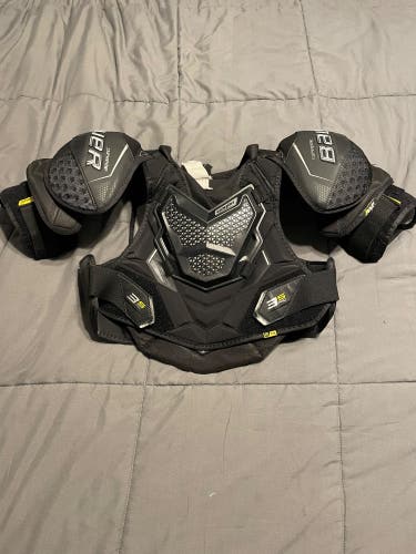 Men's Medium Senior Bauer Supreme 3S Pro Shoulder Pads (Used)