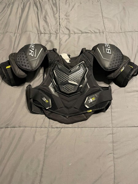 Men's Medium Senior Bauer Supreme 3S Pro Shoulder Pads (Used)