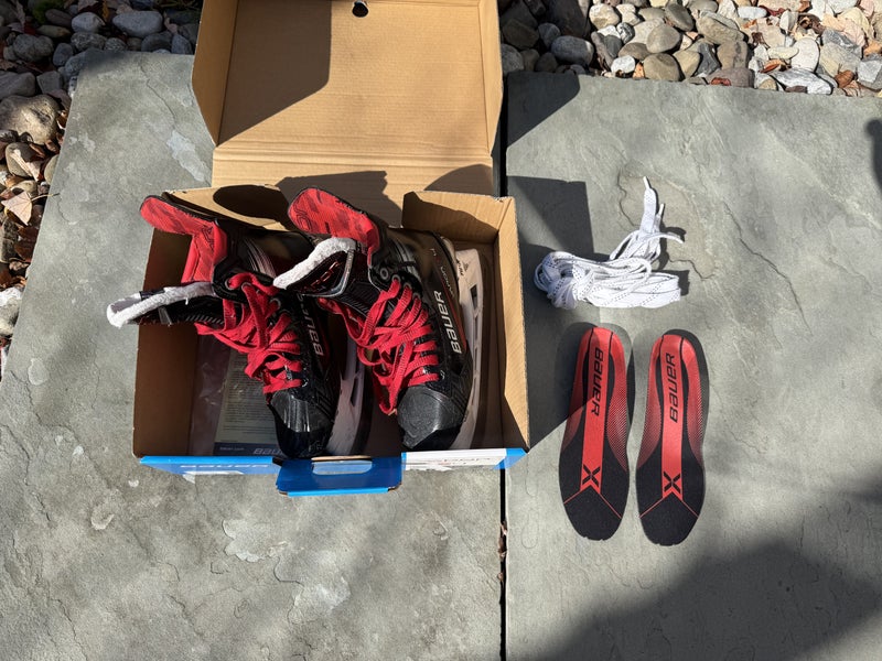 2023 Bauer Vapor X4 Hockey Skates Size 5.5 (Used)