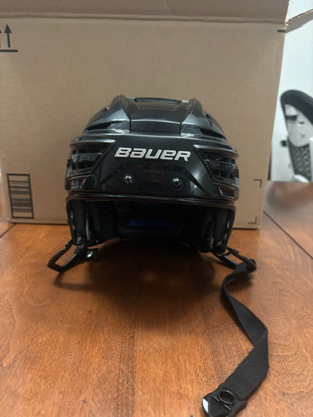 Medium Bauer Re-akt Helmet (New)