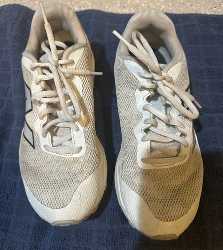 White Unisex Size M 3.5 (W 4.5) New Balance Shoes (Used)