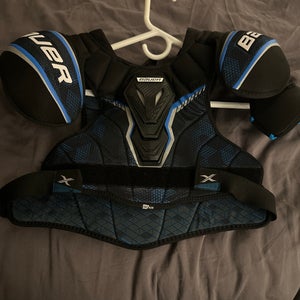 Men's Medium Intermediate Bauer Vapor X Shoulder Pads (Used)
