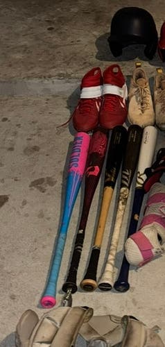 33/30 WOOD AND METAL BATS