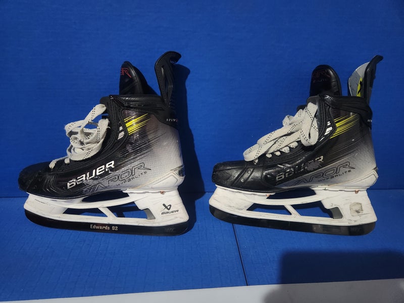 Bauer Vapor Hyperlite 2 Hockey Skates 9 (Used)