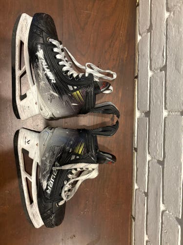 2023 Bauer Vapor Hyperlite 2 Hockey Skates Narrow Width Size 4 (Used)