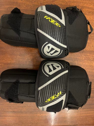Junior Warrior RX3E Goalie Knee Guards (Used)