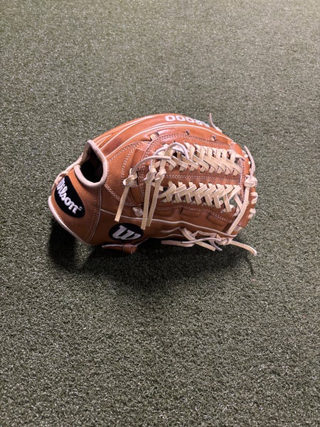 Wilson A2000 RH Pitcher's Baseball Glove