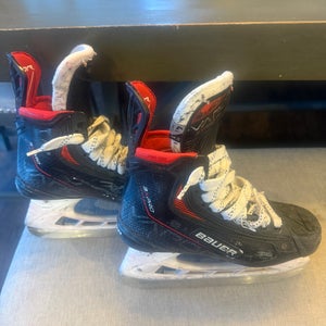 2021 Bauer Vapor 3X Pro Hockey Skates Regular Width Size 4.5 (Used)