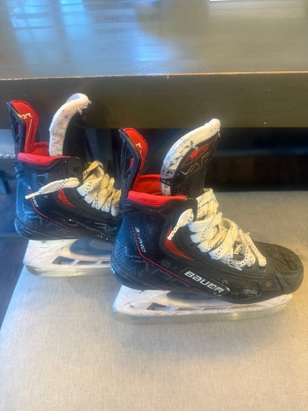 2021 Bauer Vapor 3X Pro Hockey Skates Regular Width Size 4.5 (Used)