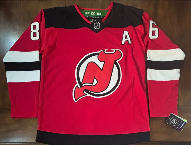 New Jersey Devils Jack Hughes Red Adult Medium (50) NWT Jersey