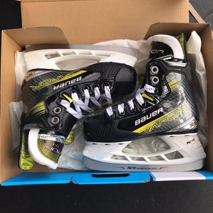 Size 9 Youth New Bauer Regular Width Vapor X4 Hockey Skates