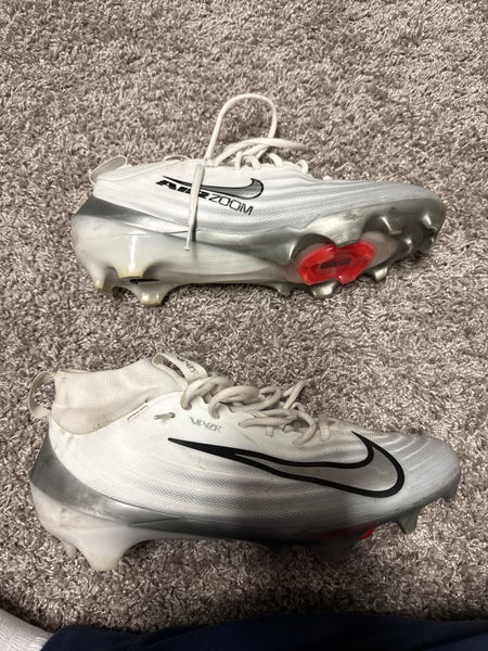 Men's Size M 10.0 (W 11.0) Nike Cleats (Used)