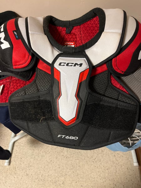 Men's Small Senior CCM Jetspeed FT680 Shoulder Pads (Used)