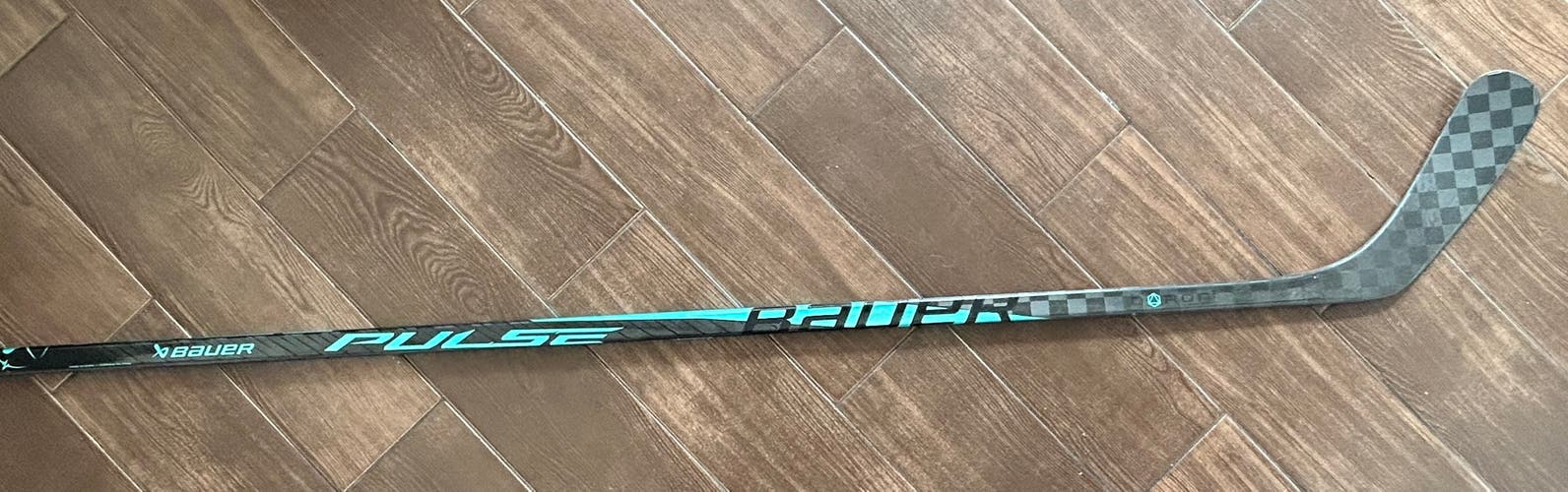 Senior Bauer PULSE Left Hand Hockey Stick P92 77 Flex (New)