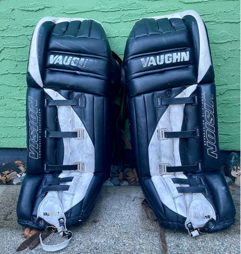 35" Vaughn Goalie Leg Pads (Used)