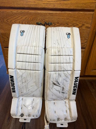 28" 2019 Vaughn Velocity VE8 Goalie Leg Pads (Used)