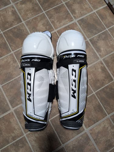 Senior CCM Tacks pro 16" Shin Pads Pro Stock (Used)