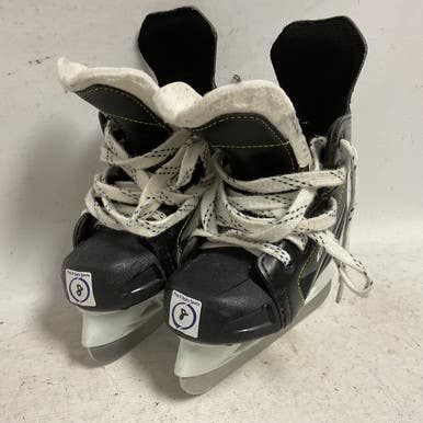 Used CCM TACKS 9040 Youth Hockey Skate Youth 08.0 11855-S000191932