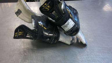 Used Bauer M5PRO Junior Hockey Skate Junior 04 11339-S000195080