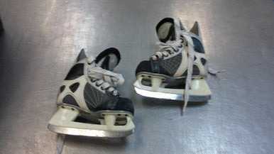 Used CCM TACKS Youth Hockey Skate Youth 08.0 11339-S000195491