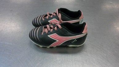 Used Diadora Soccer Cleats Pink Youth 10.5 11339-S000194795