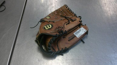 Used Wilson A2500 BB/SB Glove RH Throw Brown 12 1/2" 11339-S000193607