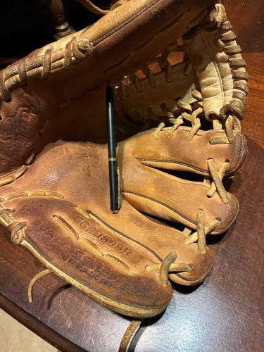 Used Rawlings Gold Glove Elite Baseball Glove