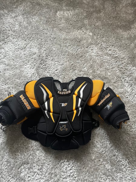 Medium Vaughn Velocity V7 Goalie Chest Protector (Used)