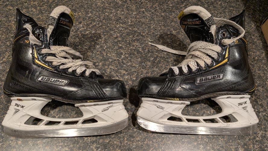 Bauer Supreme 2S Hockey Skates Regular Width Size 4.5 (Used)