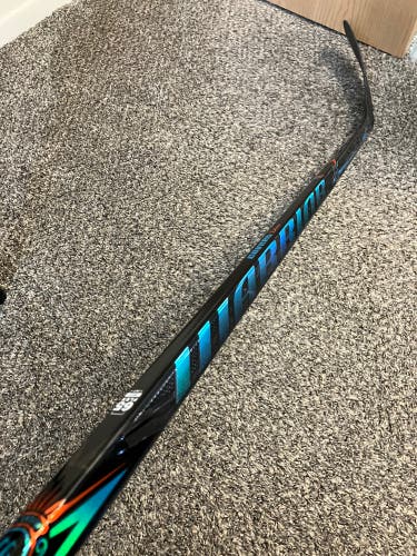 Intermediate Warrior Covert Deluxe Pro Hockey Stick Right Handed W03 65 Flex (New)