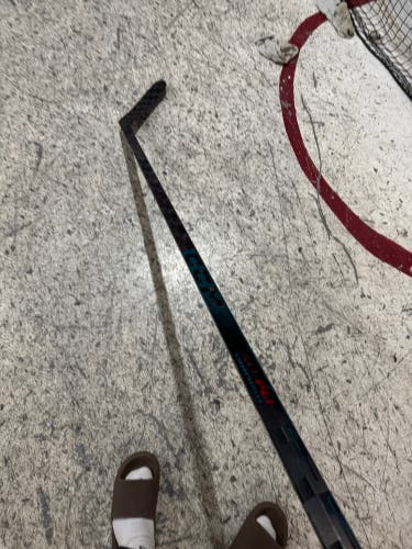 Intermediate CCM Vizion Right Handed Hockey Stick P28 65 Flex (Used)