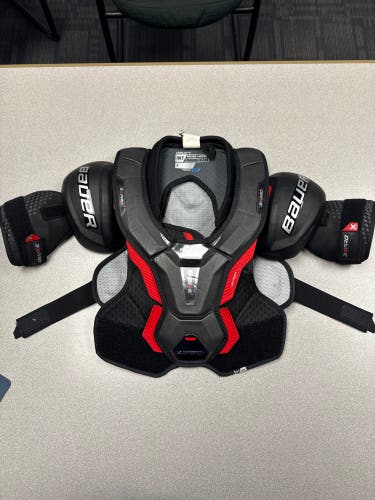 Men's Medium Intermediate Bauer Vapor 3X Pro Shoulder Pads (Used)