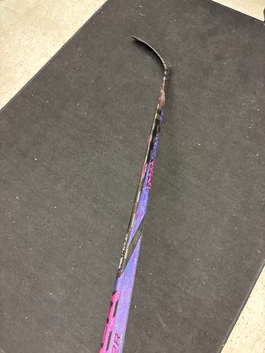 Band NEW Senior Bauer Purple Twitch RH Hockey Stick P92 70 Flex