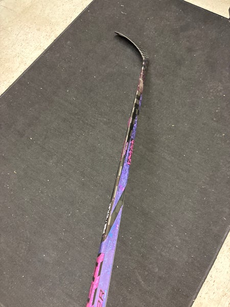 Band NEW Senior Bauer Purple Twitch RH Hockey Stick P92 70 Flex
