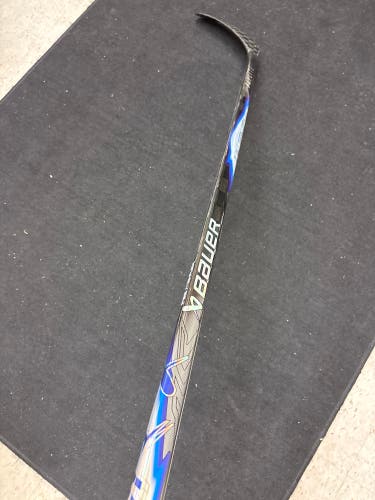 Brand NEW Senior Bauer Vapor FlyLite RH Hockey Stick P92 70 Flex