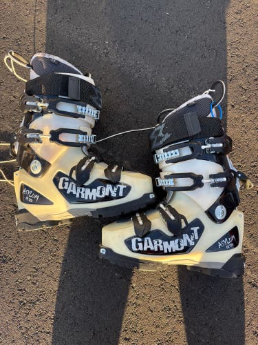 *Never Ridden* Women's Garmont Asylum Ski Boots | Mondo 23.5, 275mm (Used)
