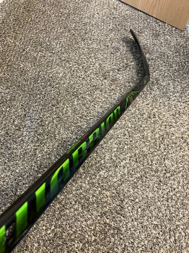 Junior Warrior Alpha DX Pro Hockey Stick Right Handed W03 40 Flex (New)