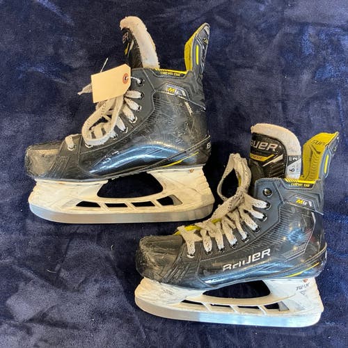 Senior Bauer Supreme M4 Hockey Skates Size 6.5 (Used)