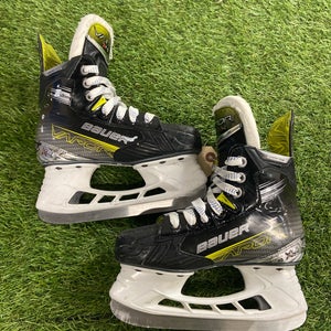 Junior Bauer Vapor X4 Hockey Skates Regular Width Size 1.5 (Used)