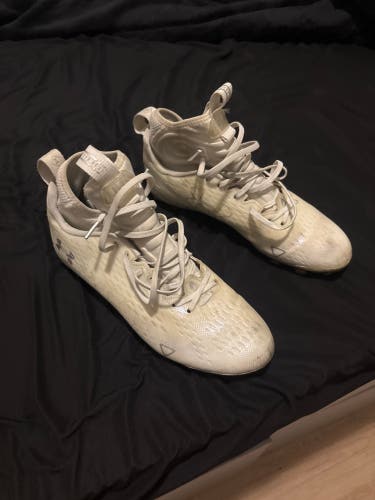 White Men's Size M 10.0 (W 11.0) Adult Under Armour Cleats (Used)