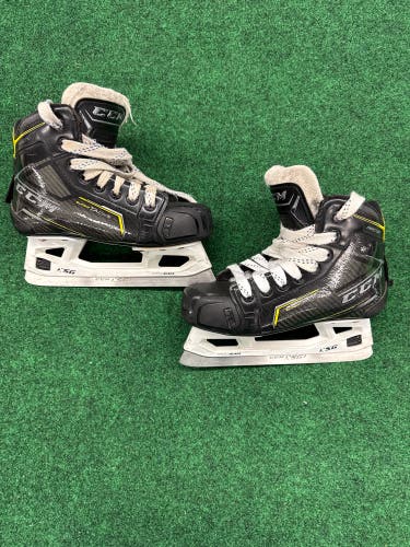 Junior CCM Super Tacks 9370 Hockey Goalie Skates (Regular) Size 2.5 (Used)