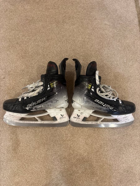 Bauer Vapor Hyperlite 2 Hockey Skates Size 8.5 Fit 1 (Blades included) (READ DESCRIPTION)