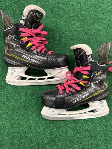 Junior Bauer Supreme M40 Hockey Skates (Regular) Size 3 (Used)